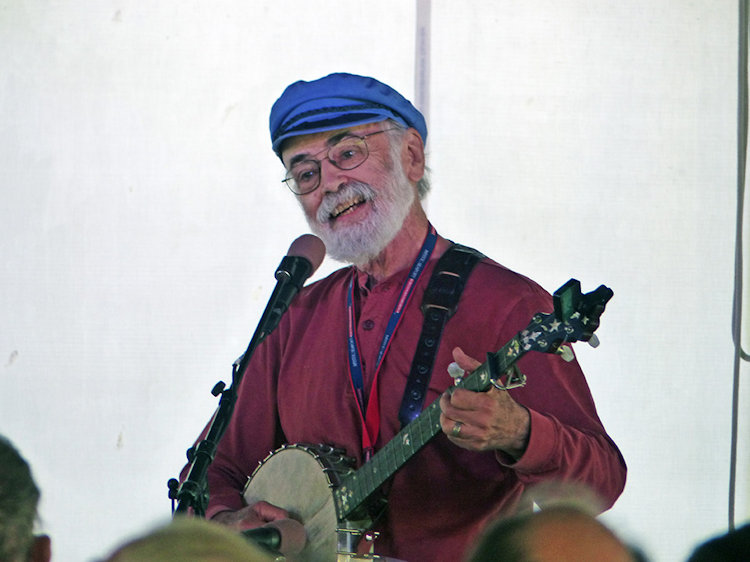 Charlie Ipcar leading the steamboat song Da Bad Bob Lee, Finale, Boat Shed, Light House Point, Mystic Sea Music Festival